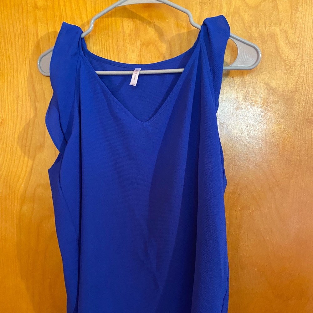 Women's blue sleeveless blouse